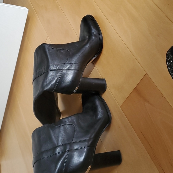 MK boots size 8.5 M black just below the knee. - Picture 2 of 7